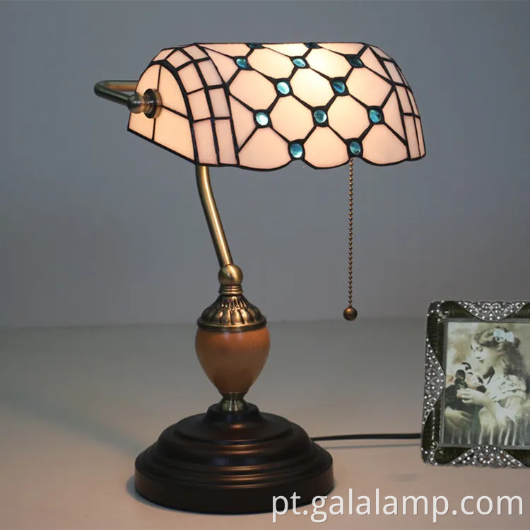 Luzes de bancos europeus, bares e cafés artísticos, lâmpadas de mesa nostálgicas